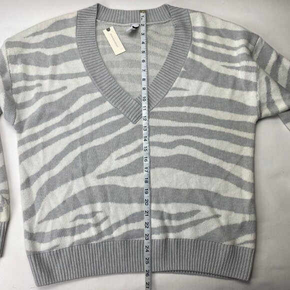 VARLEY Calvert Grey Zebra Print Women’s Sweater Merino Wool Size M NWT - Picture 7 of 8